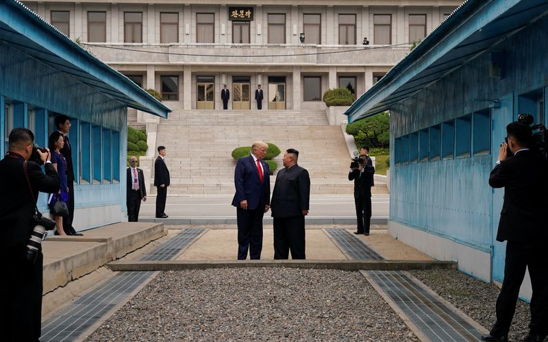 © Reuters. FILE PHOTO: U.S. President Donald Trump and North Korean leader Kim Jong Un stand at the demarcation line in the demilitarized zone separating the two Koreas, in Panmunjom, South Korea, June 30, 2019. REUTERS/Kevin Lamarque/File Photo