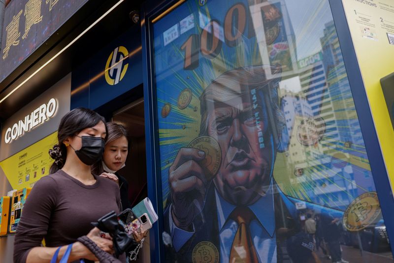 © Reuters. An illustration featuring U.S. President-elect Donald Trump holding Bitcoin is displayed outside a cryptocurrency exchange store after Bitcoin soars above $100,000, in Hong Kong, China, December 5, 2024. REUTERS/Tyrone Siu/File Photo