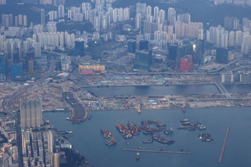 © Reuters. FILE PHOTO: Aerial view of residential housing seen through the window of an airplane in Hong Kong, China October 24, 2020. REUTERS/Tyrone Siu/File Photo