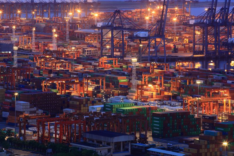 &copy; Reuters. Containers are seen at Yantian port in Shenzhen, Guangdong province, China July 4, 2019. REUTERS/Stringer/File Photo