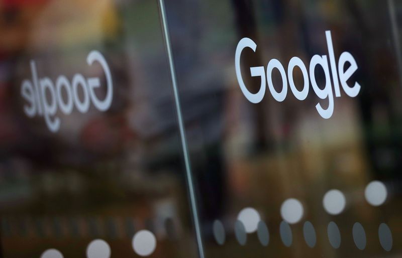 © Reuters. FILE PHOTO:  The Google logo is pictured at the entrance to the Google offices in London, Britain January 18, 2019. REUTERS/Hannah McKay/File Photo