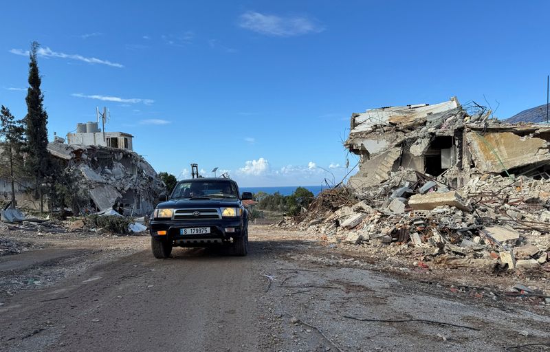 &copy; Reuters. FILE PHOTO: A car drives past damaged buildings in Naqoura, near the border with Israel, southern Lebanon,  January 23, 2025. REUTERS/Ali Hankir/File Photo