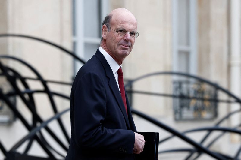 &copy; Reuters. FILE PHOTO: French Minister for Economy, Finance, Industrial and Digital Security Eric Lombard leaves following the weekly cabinet meeting at the Elysee Palace in Paris, France, January 22, 2025. REUTERS/Benoit Tessier/File Photo