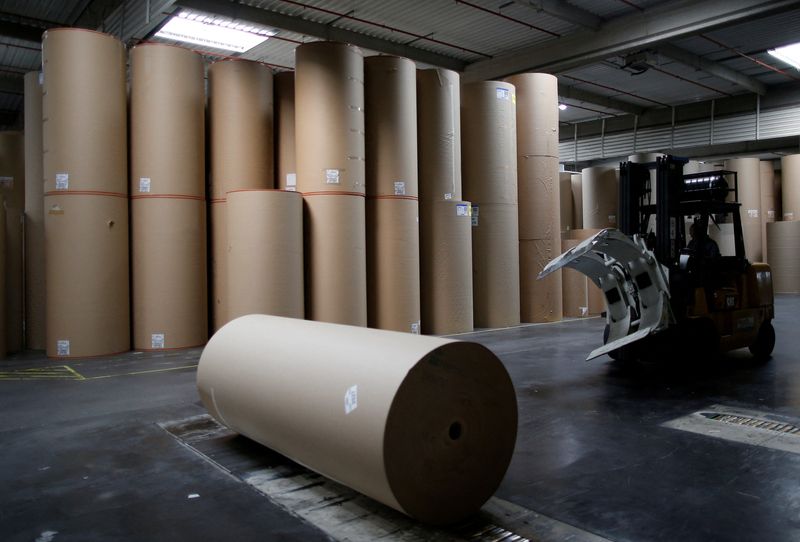 © Reuters. FILE PHOTO: An employee transports a giant reel of paper inside the carboard box manufacturing company DS Smith Packaging Atlantique in La Chevroliere near Nantes, France, April 25, 2019. REUTERS/Stephane Mahe/File Photo