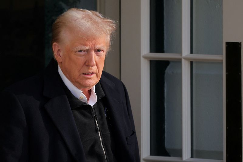 &copy; Reuters. U.S. President Donald Trump departs the White House for his first trip as the new president, in Washington, U.S., January 24, 2025. REUTERS/Carlos Barria