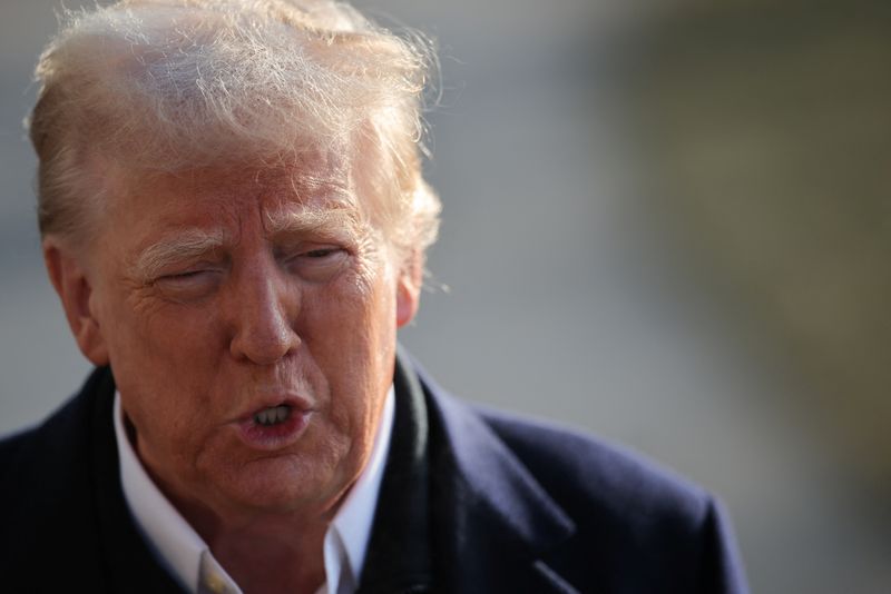  U.S. President Donald Trump speaks to the media as he departs the White House for his first trip as the new president, in Washington, U.S., January 24, 2025. REUTERS/Carlos Barria/File Photo