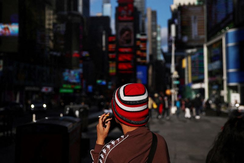 &copy; Reuters. FILE PHOTO: A man smokes a cigarette while sitting in the Times Square section of New York City, U.S., January 18, 2023. REUTERS/Shannon Stapleton/File Photo