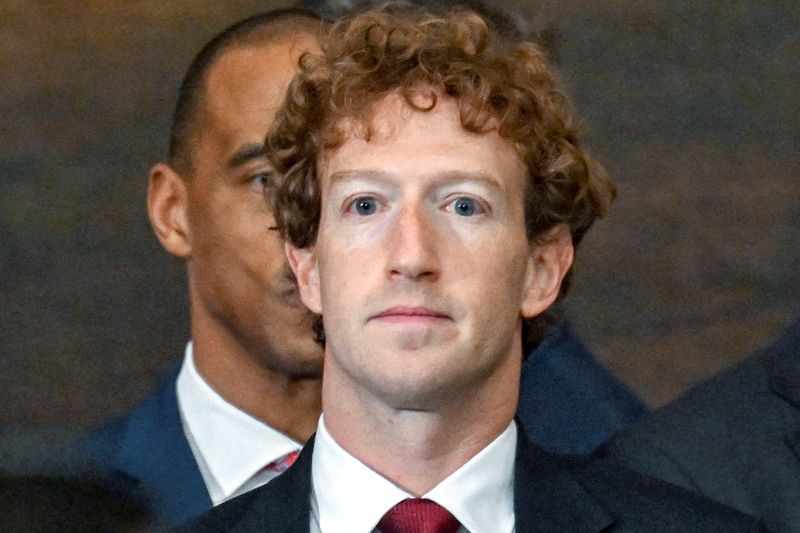 &copy; Reuters. Mark Zuckerberg arriva prima dell'insediamento di Donald Trump come 47° presidente degli Stati Uniti all'interno della Capitol Rotunda dell'edificio del Campidoglio degli Stati Uniti a Washington, D.C., lunedì 20 gennaio 2025. Kenny Holston/REUTERS