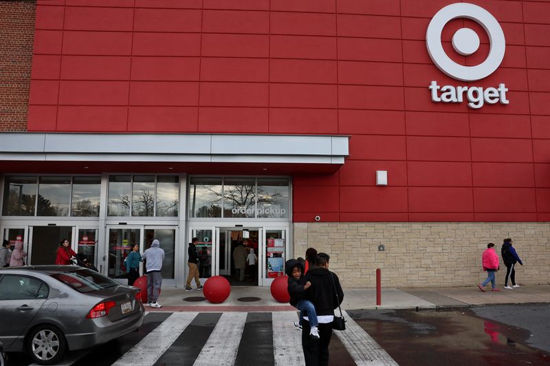  People shop on Black Friday near a Target and the Westfield Wheaton mall in Wheaton Maryland, U.S., November 29, 2024. REUTERS/Leah Millis/File Photo