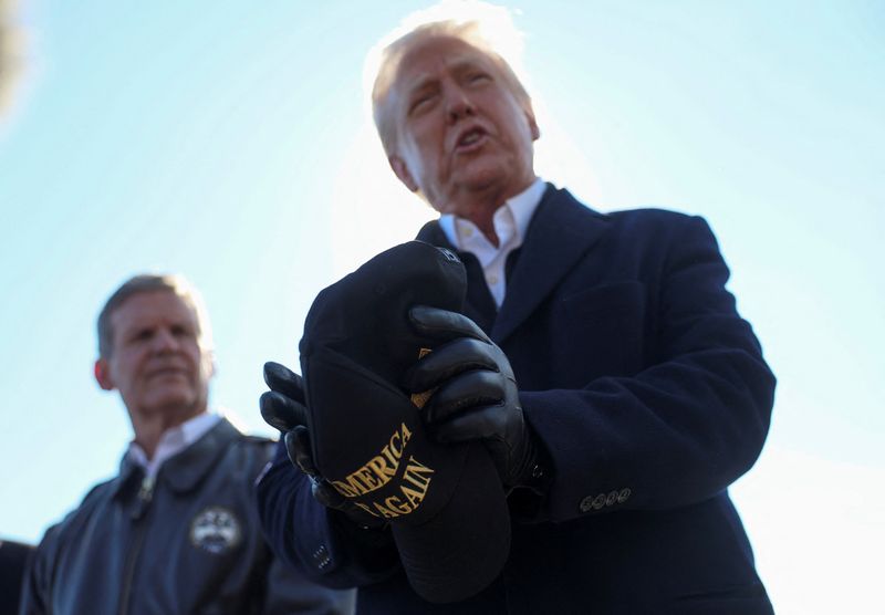 © Reuters. Presidente dos EUA, Trump, acompanha esforços de recuperação na Carolina do Norte
24/01/2025
REUTERS/Leah Millis