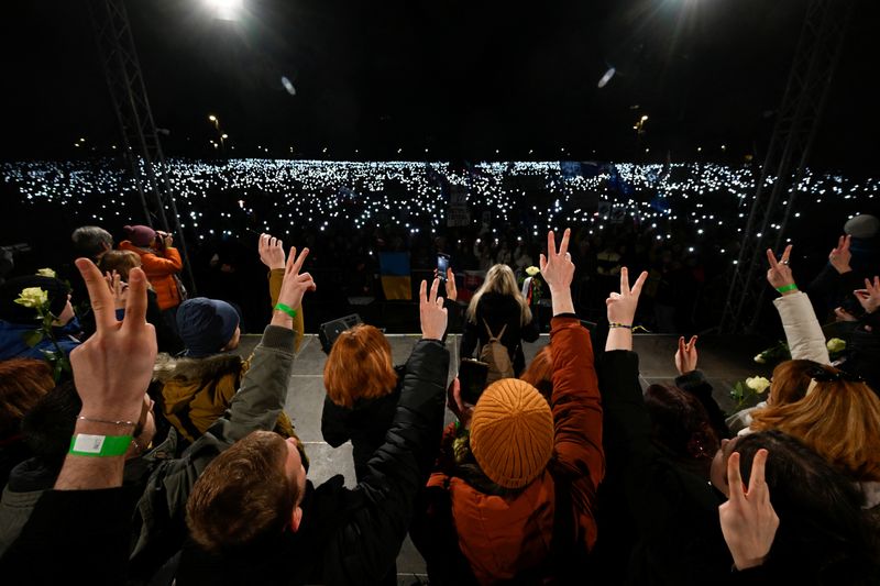 &copy; Reuters. Manifestantes protestam contra primeiro-ministro em Bratislavan24/01/2025nREUTERS/Radovan Stoklasa