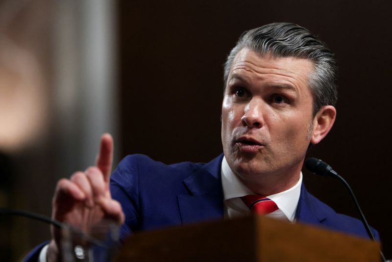 © Reuters. File photo: Pete Hegseth, US President-elect Donald Trump's nominee to be Secretary of Defense, testifies before the Senate Committee on Armed Services confirmation hearing on Capitol Hill in Washington, US, January 14, 2025. REUTERS/Evelyn Hochstein