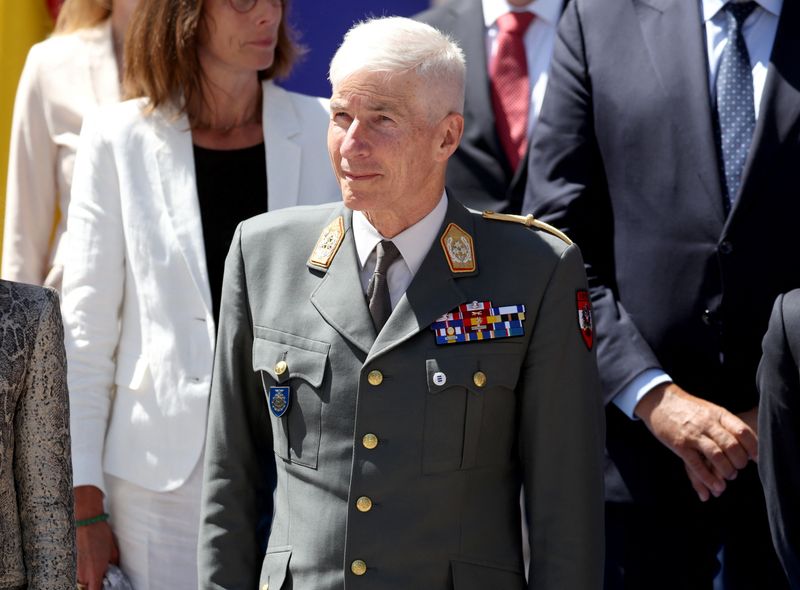 &copy; Reuters. Robert Brieger, chairman of the European Union Military Committee (EUMC), poses for a family photo with other attendees during the informal EU ministerial meeting on defence in Toledo, Spain August 30, 2023. REUTERS/Isabel Infantes/File Photo