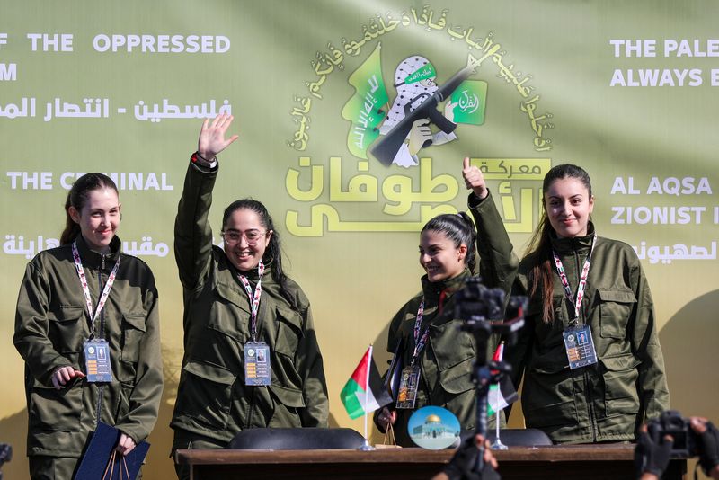 © Reuters. Four Women's Israeli Army Reuters/Dawoud Alkas