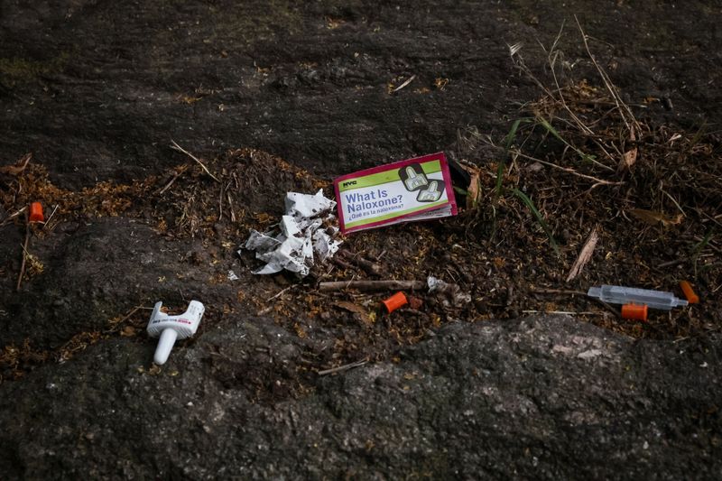 &copy; Reuters. FILE PHOTO: A used Naloxone pack lies on the ground, in the Bronx borough of New York City, U.S., June 6, 2023. REUTERS/Shannon Stapleton/File Photo