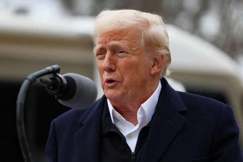 © Reuters. U.S. President Donald Trump speaks as he tours areas devastated by Hurricane Helene to assess recovery efforts in Swannanoa, North Carolina, U.S., January 24, 2025. REUTERS/Leah Millis