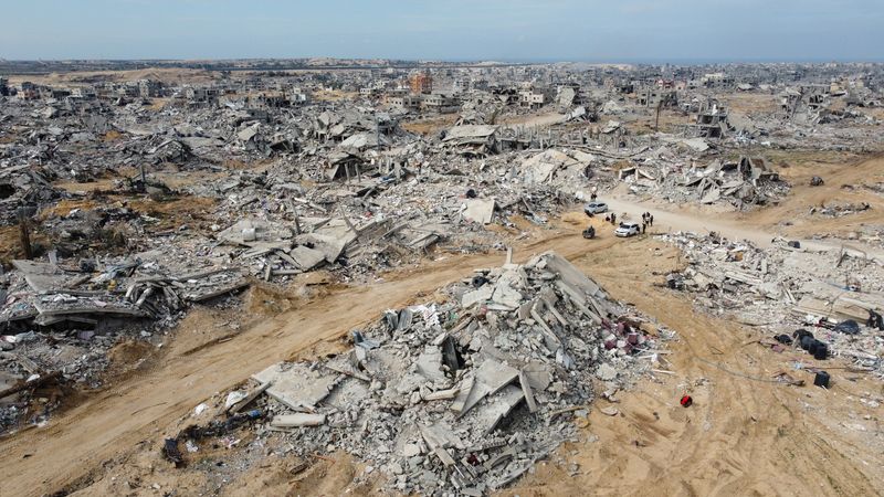 &copy; Reuters. A drone view shows Palestinian houses and buildings lying in ruins, following a ceasefire between Israel and Hamas, in Rafah in the southern Gaza Strip, January 22, 2025. REUTERS/Mohammed Salem