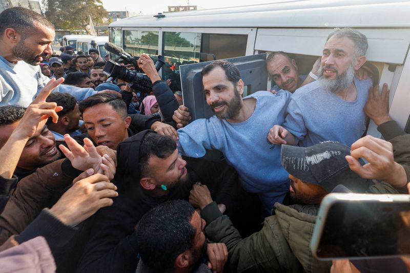 © Reuters. Freed Palestinian prisoners, Khan Younis, January 25, 2025. REUTERS/Mohammed Salem