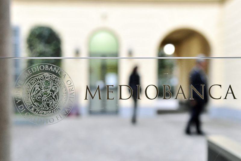 © Reuters. FILE PHOTO: The Mediobanca logo is pictured at Mediobanca headquarters in Milan, Italy, November 12, 2019. REUTERS/Flavio Lo Scalzo/File Photo