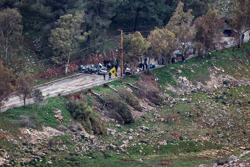 © Reuters. An ambulance and people gather on a road in southern Lebanon, January 26, 2025. REUTERS/Gil Eliyahu