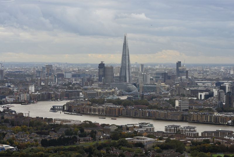 © Reuters. FILE PHOTO: A general view is seen of the London skyline from Canary Wharf in London, Britain, October 19, 2016. REUTERS/Hannah McKay/File Photo