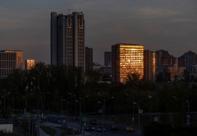 © Reuters. FILE PHOTO: A view on the city skyline in sunset light in Moscow, Russia, September 9, 2024. REUTERS/Maxim Shemetov/File Photo