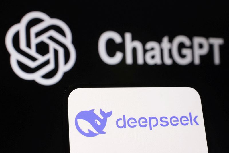 © Reuters. Deepseek and ChatGPT logos are seen in this illustration taken January 27, 2025. REUTERS/Dado Ruvic/Illustration