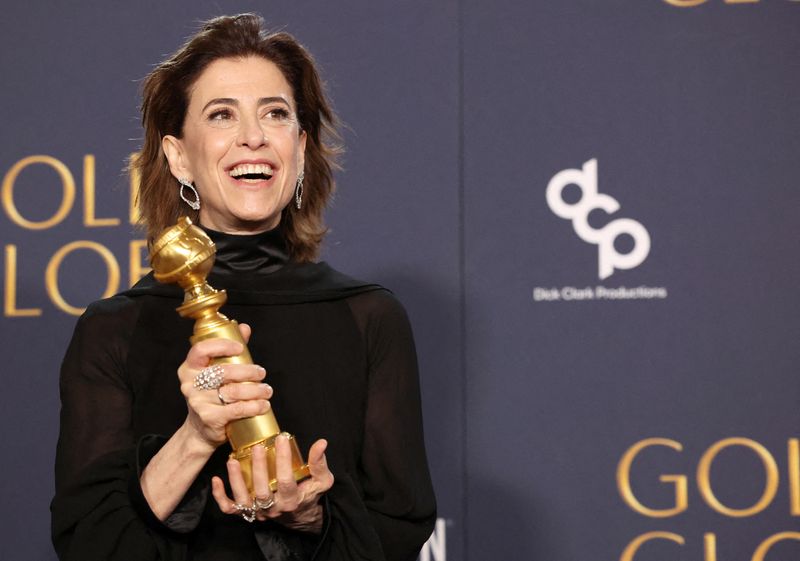 &copy; Reuters. Fernanda Torres com o Globo de Ouro de Melhor Atriz em Drama em Beverly Hills, na Califórnian05/01/2025 REUTERS/Mario Anzuoni