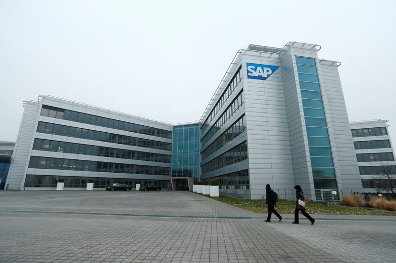 SAP sees higher operating profit in 2025