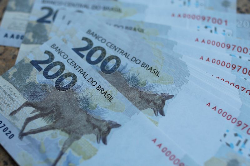 Taxas dos DIs caem com arrecadação recorde e nova baixa do dólar