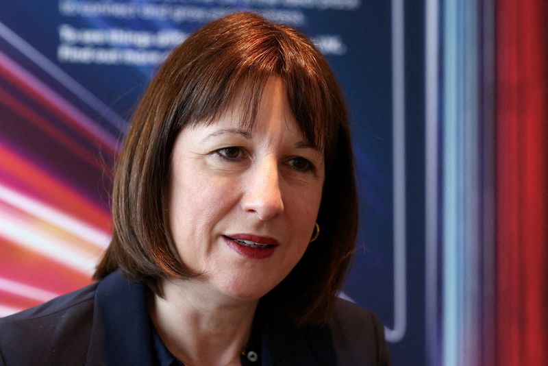 &copy; Reuters. Ministra das Finanças do Reino Unido, Rachel Reeves, durante entrevista à Reuters no Fórum Econômico Mundial, em Davos, na Suiçan23/01/2025nREUTERS/Yves Herman