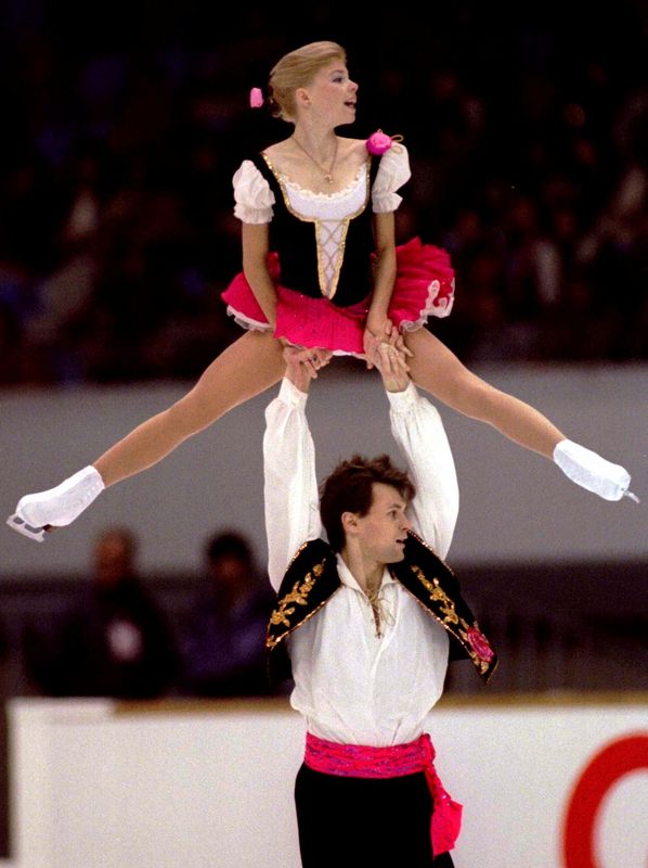 Russian skating couple, world champions in 1990s, were on crashed US plane, TASS reports