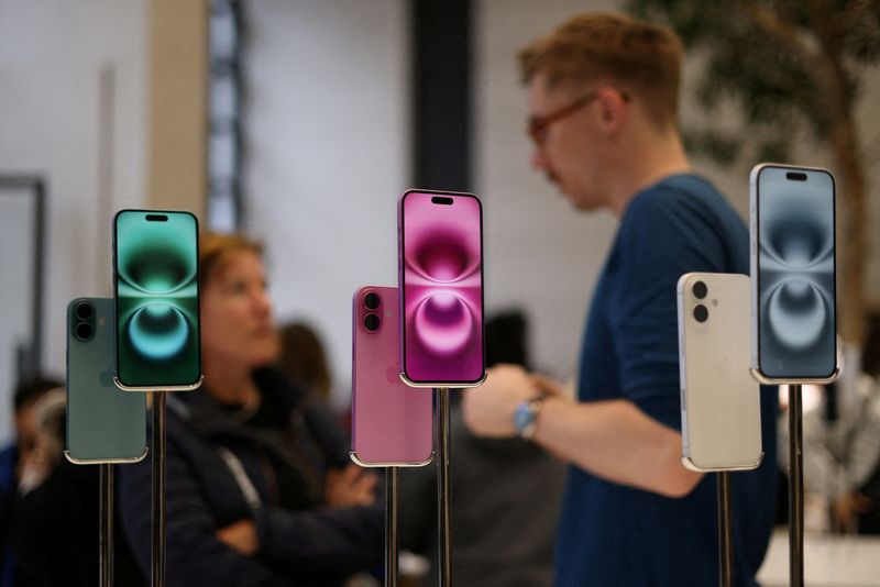 Apple profit tops Wall Street target even as iPhone, China sales fall short