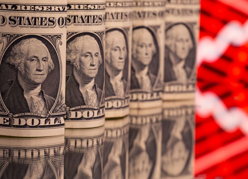 © Reuters. FILE PHOTO: U.S. one dollar banknotes are seen in front of displayed stock graph in this illustration taken February 8, 2021. REUTERS/Dado Ruvic/Illustration/File Photo