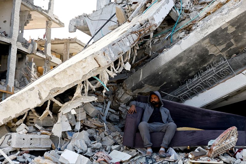 © Reuters. Rafah, Gaza Strip February 16, 2025. REUTERS/Hatem Khaled 