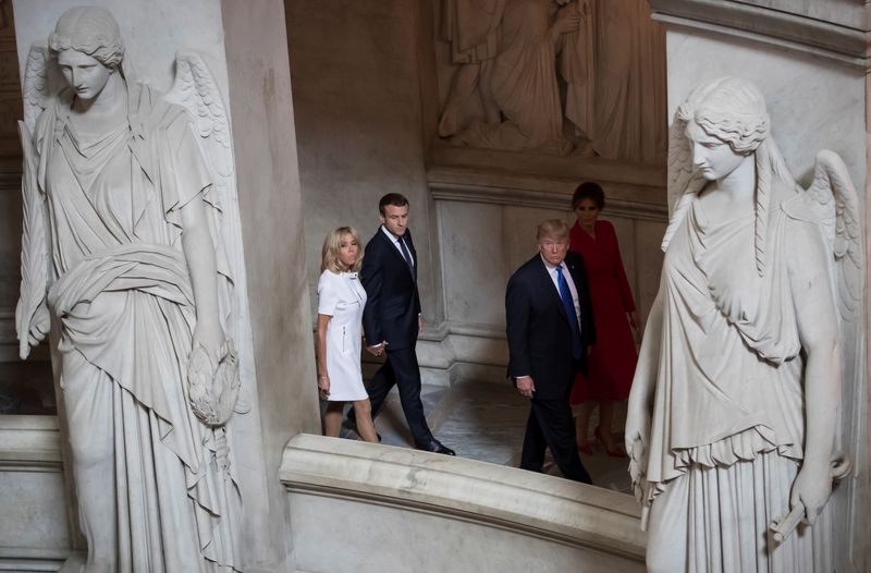 © Reuters. Donald Trump visits Napoleon's tomb, Paris, July 13, 2017. REUTERS/Ian Langsdon