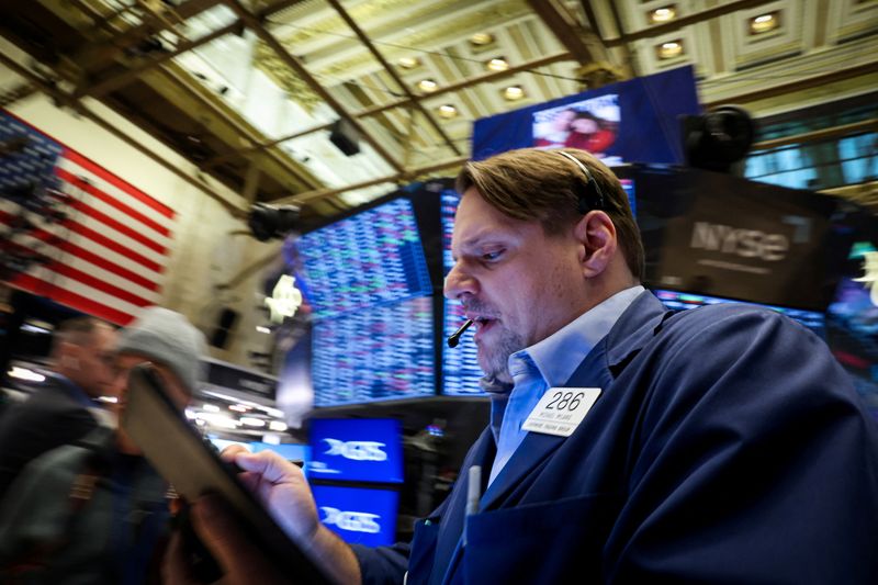 Wall St flutters as Fed minutes reveal concerns over Trump trade policy