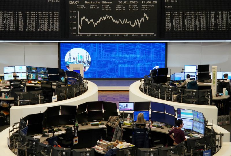 Borse Europa in rialzo sostenute da risultati societari positivi, giù energia e healthcare