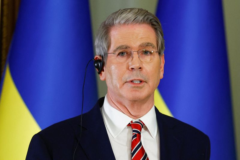 &copy; Reuters. Secretário do Tesouro dos EUA, Scott Bessent, fala à imprensa em Kiev, Ucrânian12/02/2025nREUTERS/Valentyn Ogirenko
