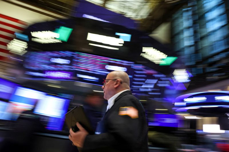 &copy; Reuters. Operador na bolsa de Nova Yorkn12/02/2025.  REUTERS/Brendan McDermid/File Photo