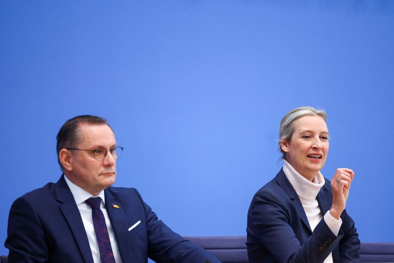 &copy; Reuters. Co-líderes do partido alemão de extrema-direita AfD Alice Weidel e Tino Chrupalla durante entrevista coletiva em Berlim após eleição geral na Alemanhan24/02/2025 REUTERS/Lisi Niesner