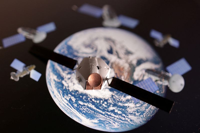 &copy; Reuters. Ilustação mostra um módulo de satélite junto ao planeta Terran25/11/2024nREUTERS/Dado Ruvic/Illustration