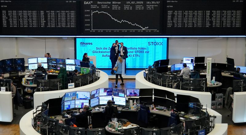 European shares flat as defence gains combat tech losses