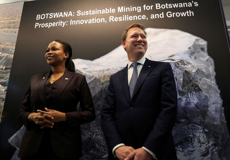 Botswana, De Beers sign long-delayed diamonds deal