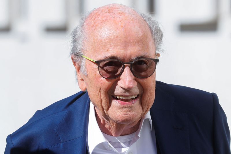 &copy; Reuters. Ex-presidente da Fifa Joseph Blatter chega a tribunal federal suíço em Bellinzona, na Suíçan08/07/2022 REUTERS/Arnd Wiegmann