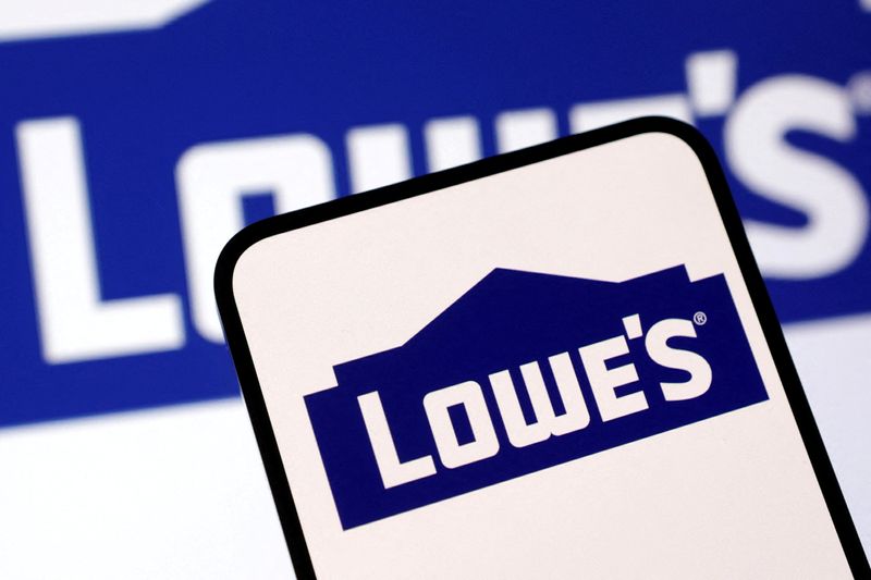 Lowe's forecasts annual comparable sales largely below estimates