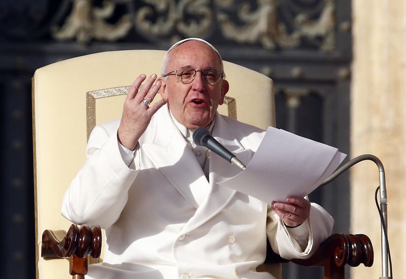 &copy; Reuters. Papa Francisco no Vaticanon 27/1/2016   REUTERS/Tony Gentile