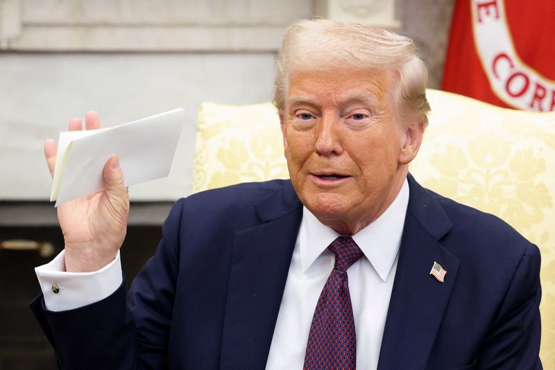 &copy; Reuters. Presidente dos EUA, Donald Trump, durante encontro com premiê do Reino Unido, Keir Starmer, na Casa Brancan27/02/2025 REUTERS/Kevin Lamarque