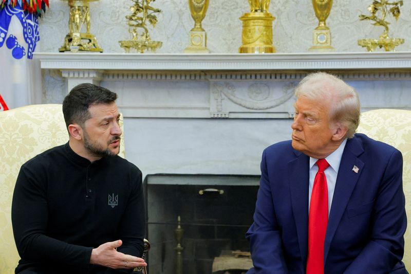 &copy; Reuters. Donald Trump e Volodymyr Zelenskiy na Casa Brancan 28/2/2025    REUTERS/Brian Snyder