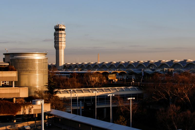 US FAA investigating false aircraft alerts at Washington DC airport